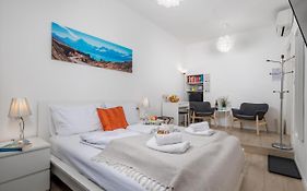 Delta Rooms